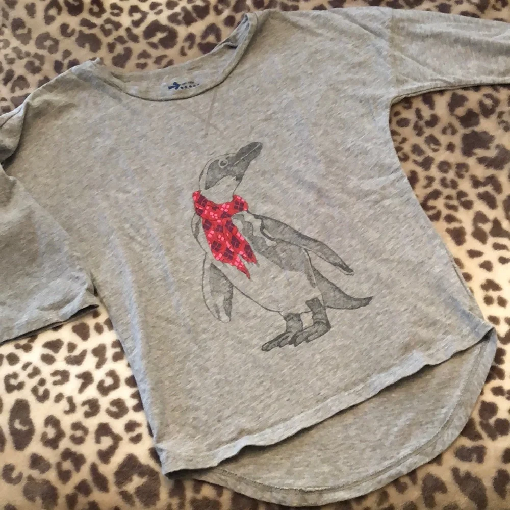 Old Navy Girls Graphic Penguin Dolman Top in Gray Size 8